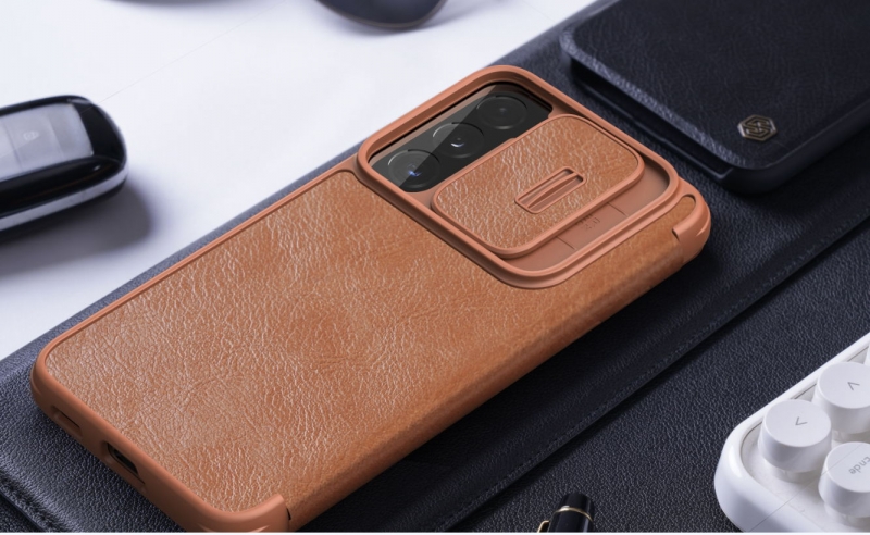 Bao Da Samsung Galaxy S22 Plus Hiệu Nillkin Qin Pro Leather Case được làm bằng da và nhựa cao cấp polycarbonate khá mỏng nhưng có độ bền cao, cực kỳ sang trọng khi gắn cho chiếc điện thoại của bạn.